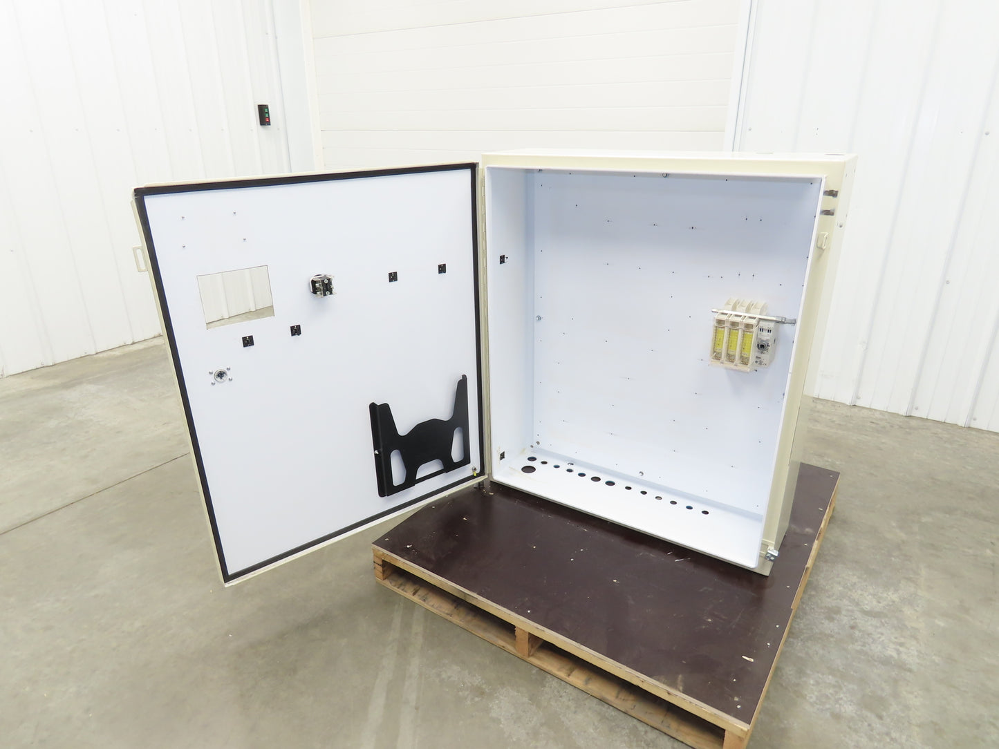 Hoffman Electrical Enclosure 42x36x10" Backplate Wall Mount 100A Disconnect