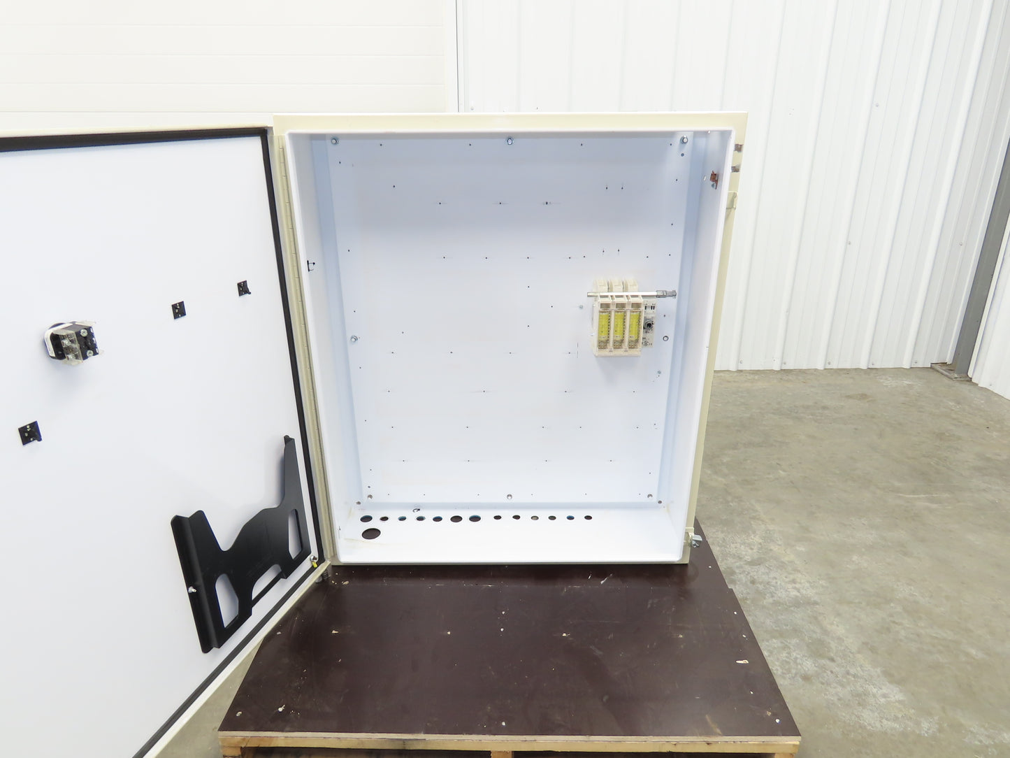 Hoffman Electrical Enclosure 42x36x10" Backplate Wall Mount 100A Disconnect