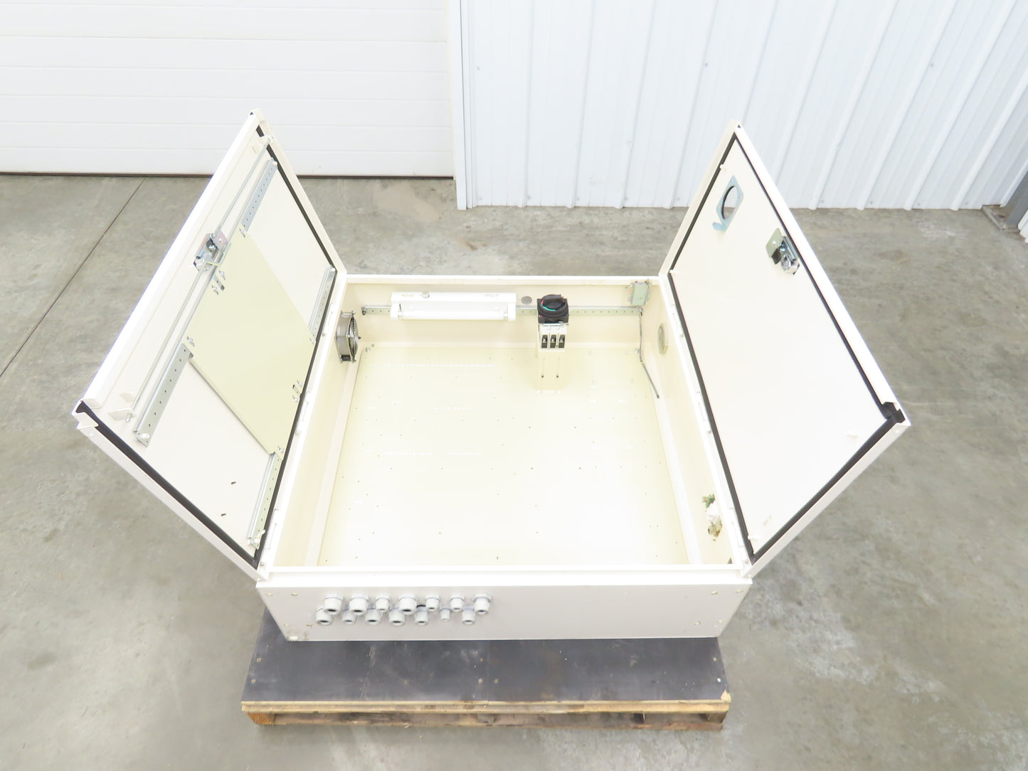 Electrical Enclosure 1000x1000x300mm Backplate 60 Amp Disconnect 40x40x12"