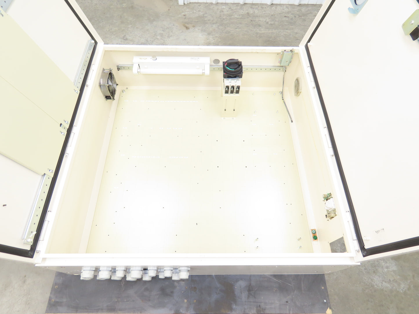 Electrical Enclosure 1000x1000x300mm Backplate 60 Amp Disconnect 40x40x12"