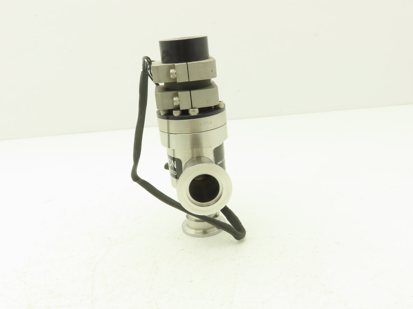 MDC KAV-100-P-02 Pneumatic Angle Solenoid Valve High Vacuum 1" Connection