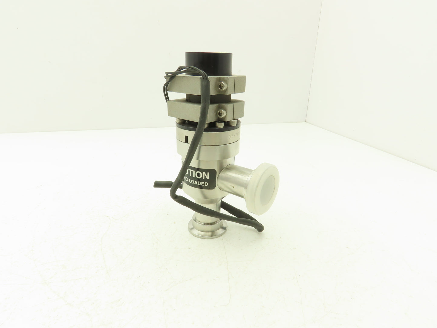 MDC KAV-100-P-02 Pneumatic Angle Solenoid Valve High Vacuum 1" Connection