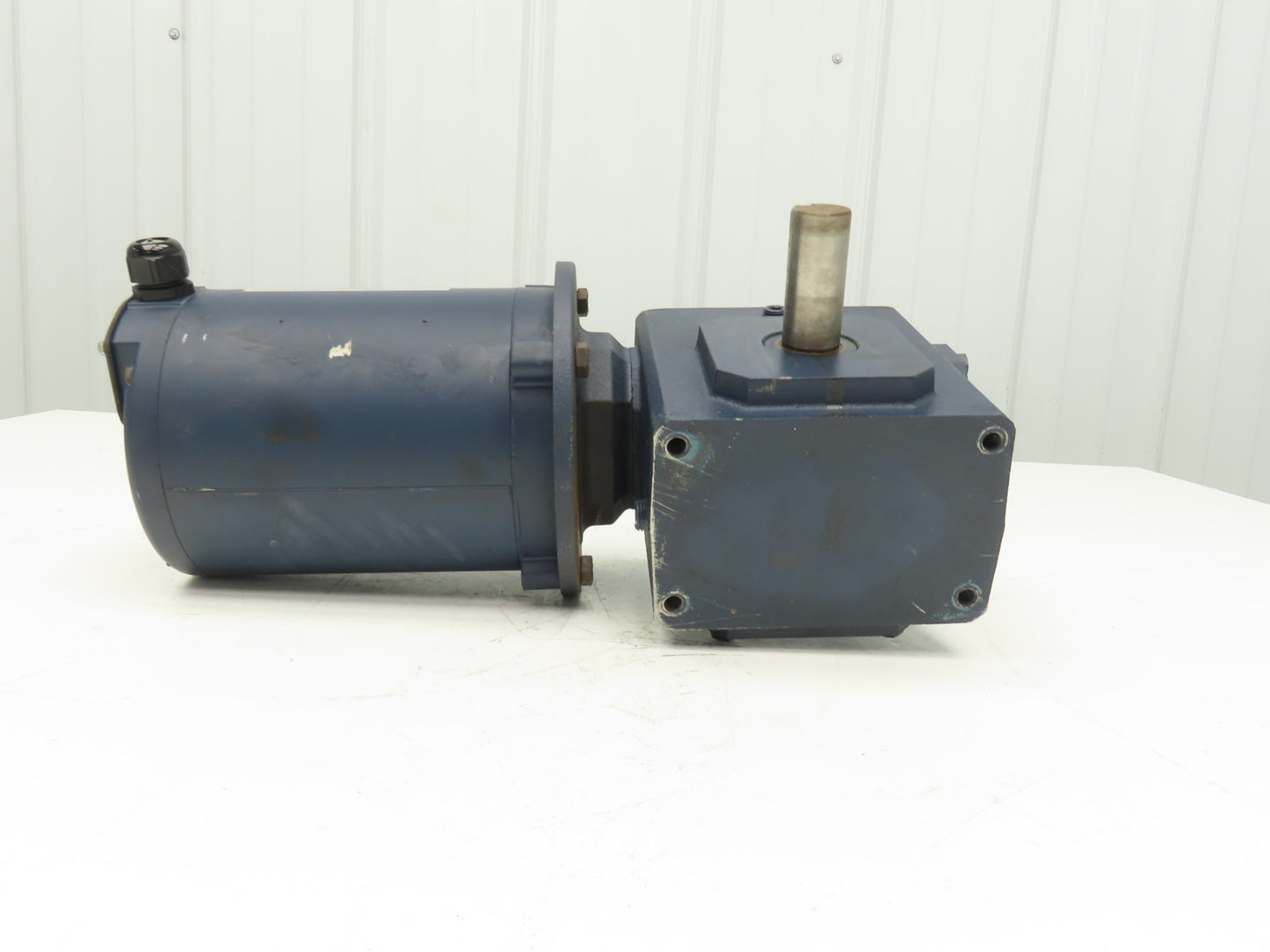Leeson IronMan BMQ821-10-R-56 Gearmotor 10:1 Reducer .5Hp 172rpm 230/460V 56C RH