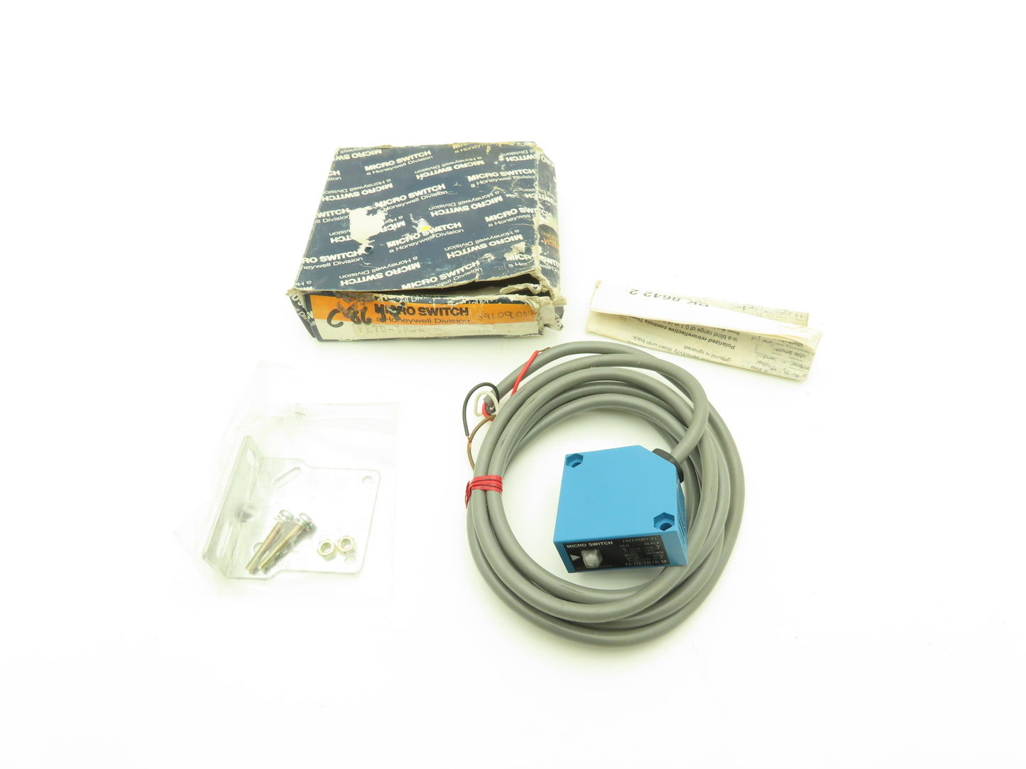 Honeywell FE7D-TX7E-M Micro Switch Phototransistor Sensor 24-240VAC/12-240VDC