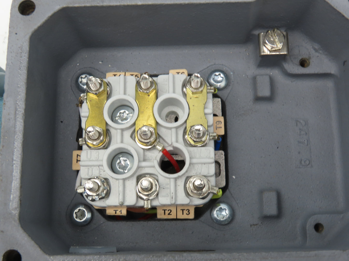 Sew Eurodrive R37DT71C4 Gearmotor 134.82 Ratio .33Hp 13rpm 230/460V 3PH DFT71C4