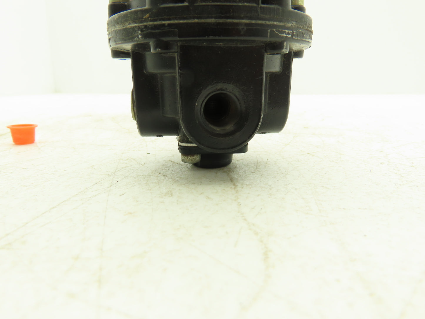 Fairchild 10 N Kendall Pressure Regulator 1/8" NPT 1/2-30PSI Range 250 PSI Max