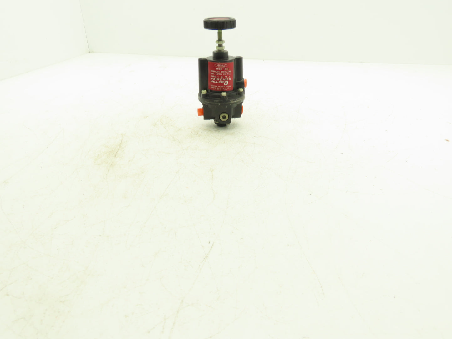 Fairchild 10 N Kendall Pressure Regulator 1/8" NPT 1/2-30PSI Range 250 PSI Max