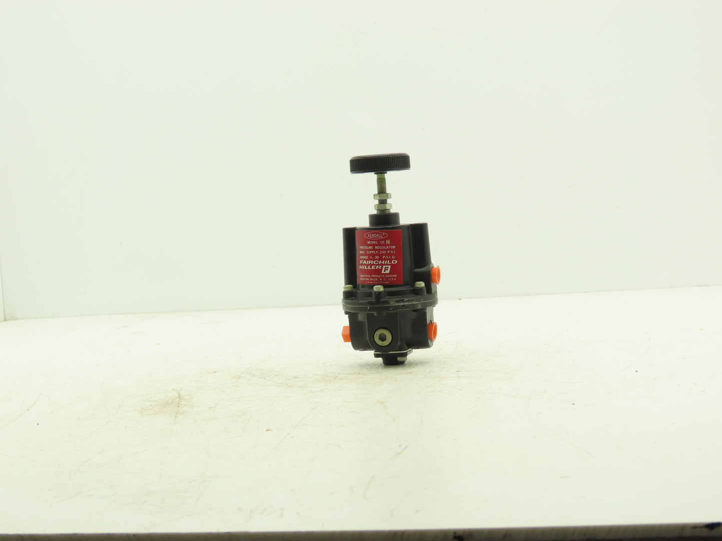 Fairchild 10 N Kendall Pressure Regulator 1/8" NPT 1/2-30PSI Range 250 PSI Max