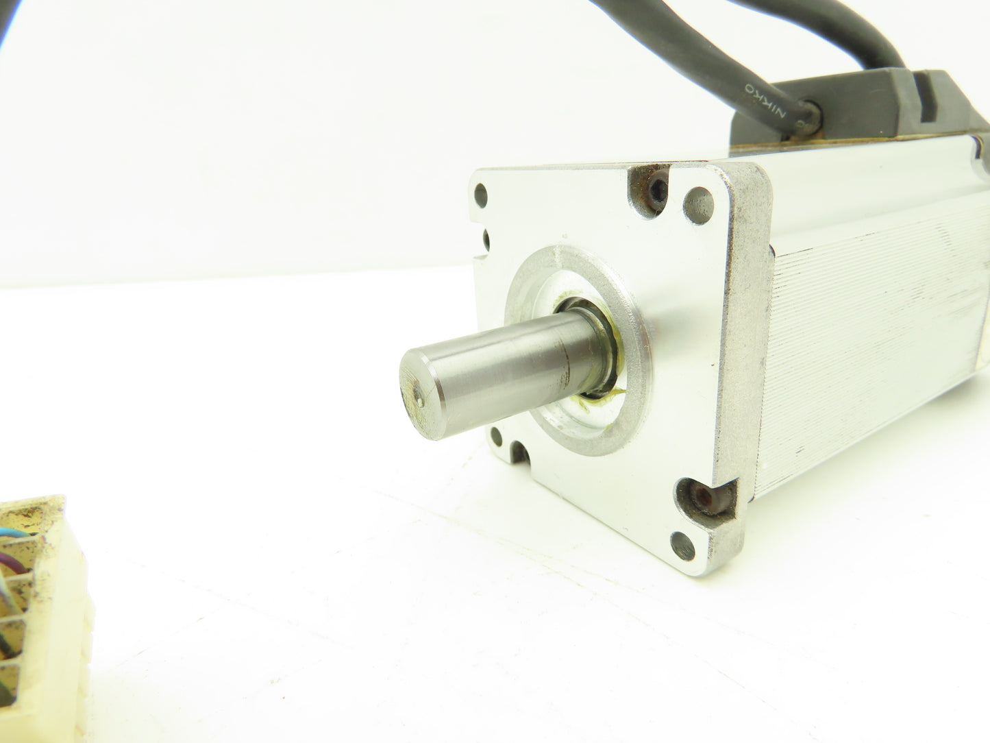 Panasonic MUMS042A1A0S Servo Motor 114V 2.5A 0.4kW 3Ph 3000RPM 200Hz 14mm Shaft