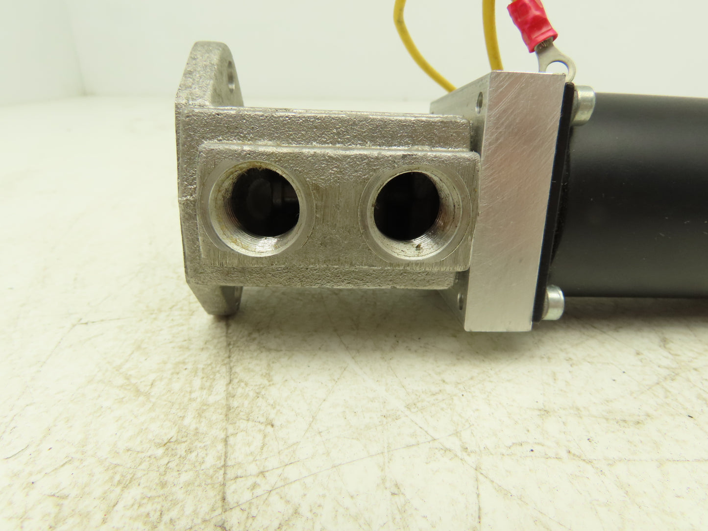 Parker C13717DC Solenoid Operated Pneumatic Air Valve 150PSIG 28VDC 3/8" NPT