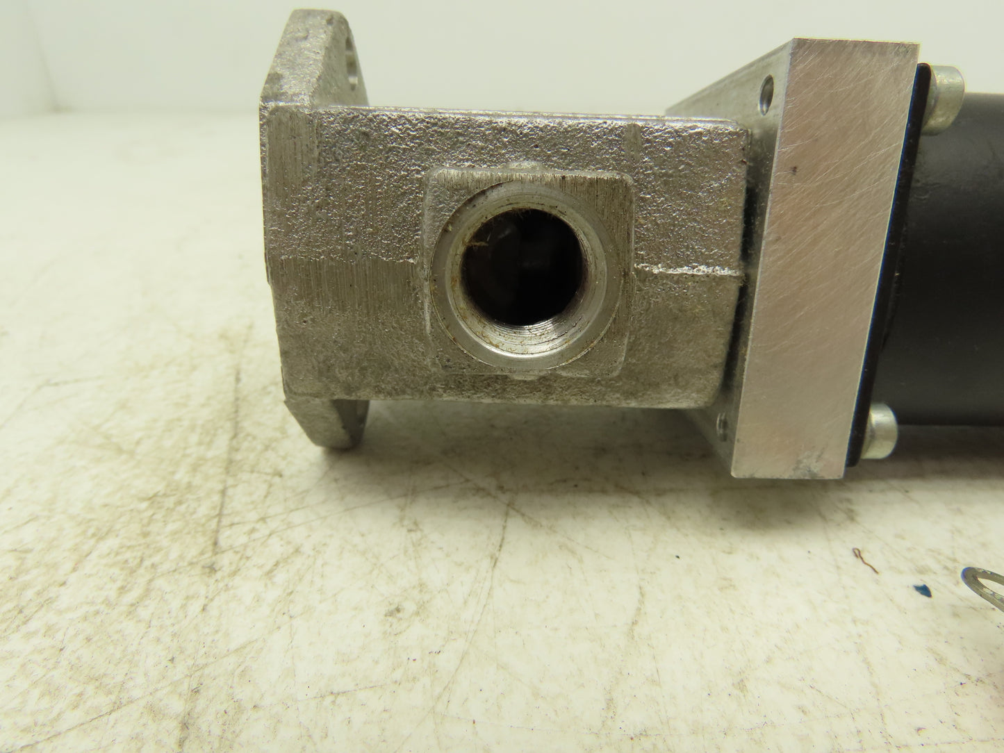 Parker C13717DC Solenoid Operated Pneumatic Air Valve 150PSIG 28VDC 3/8" NPT