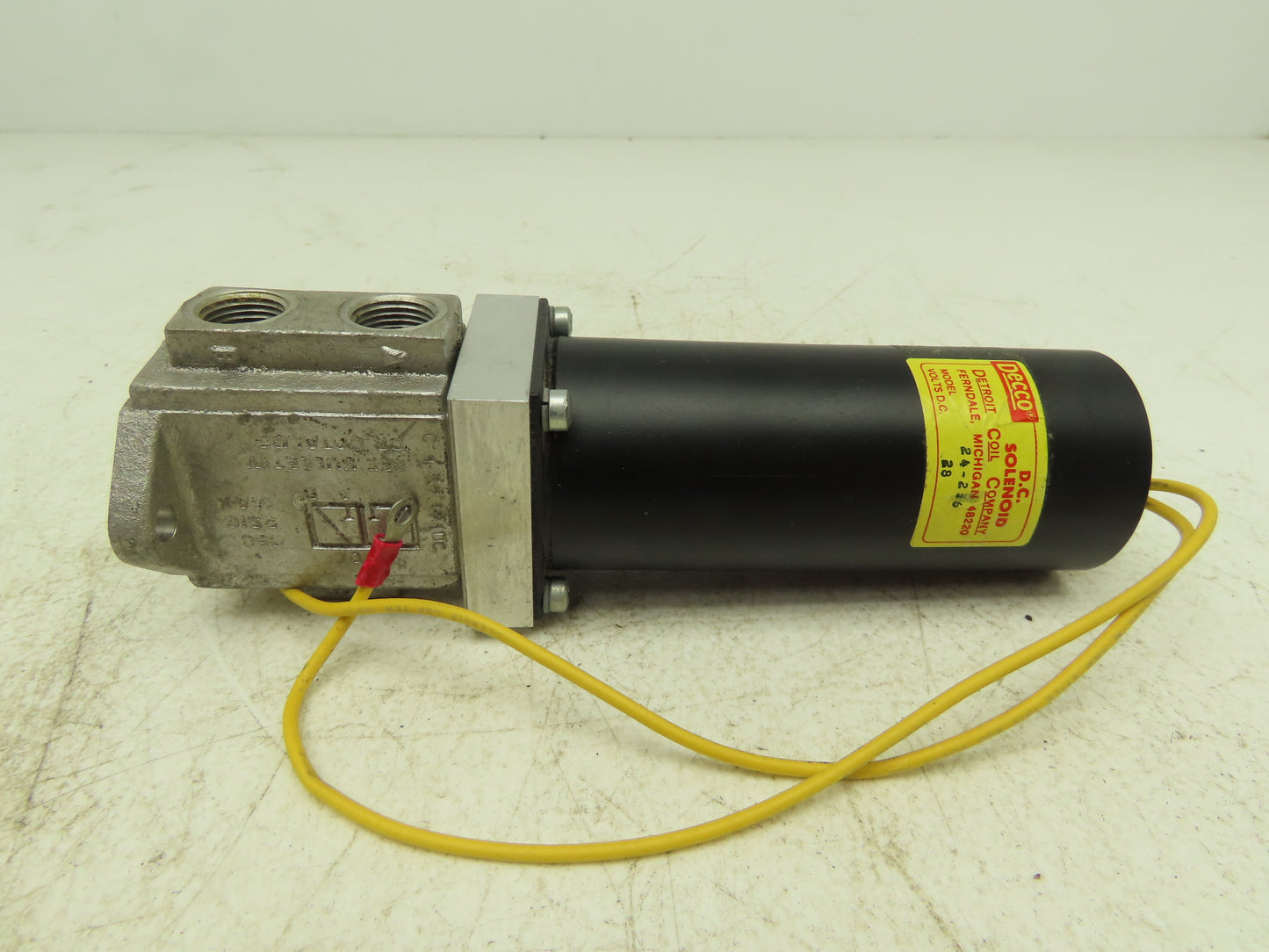Parker C13717DC Solenoid Operated Pneumatic Air Valve 150PSIG 28VDC 3/8" NPT