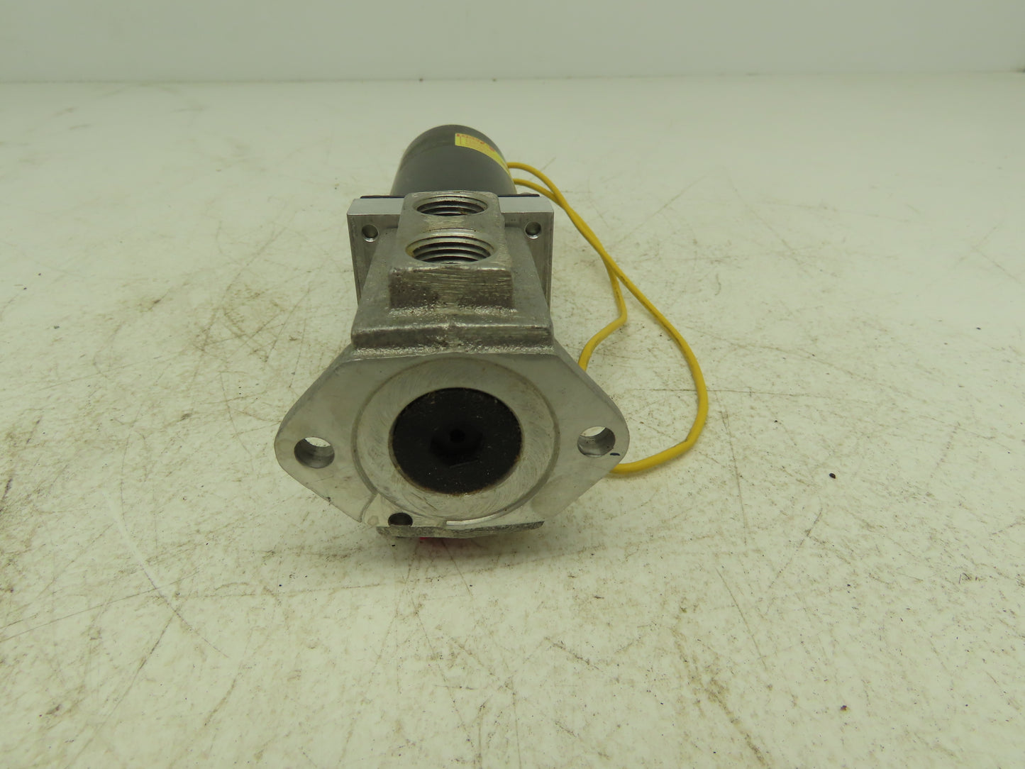 Parker C13717DC Solenoid Operated Pneumatic Air Valve 150PSIG 28VDC 3/8" NPT