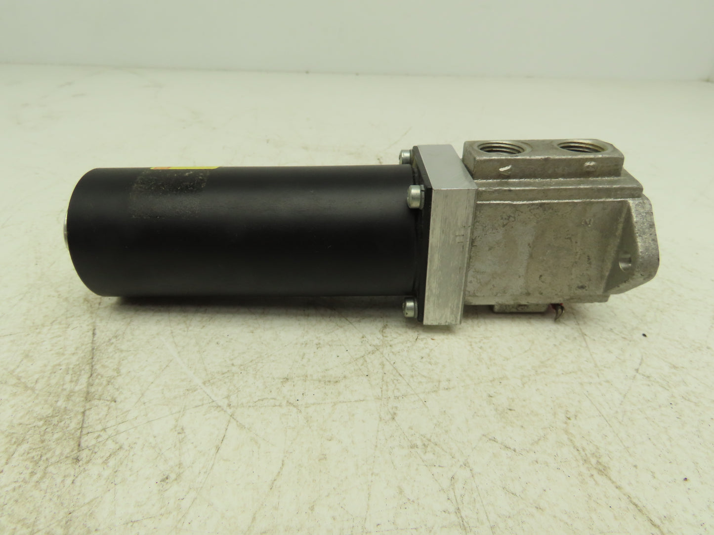 Parker C13717DC Solenoid Operated Pneumatic Air Valve 150PSIG 28VDC 3/8" NPT