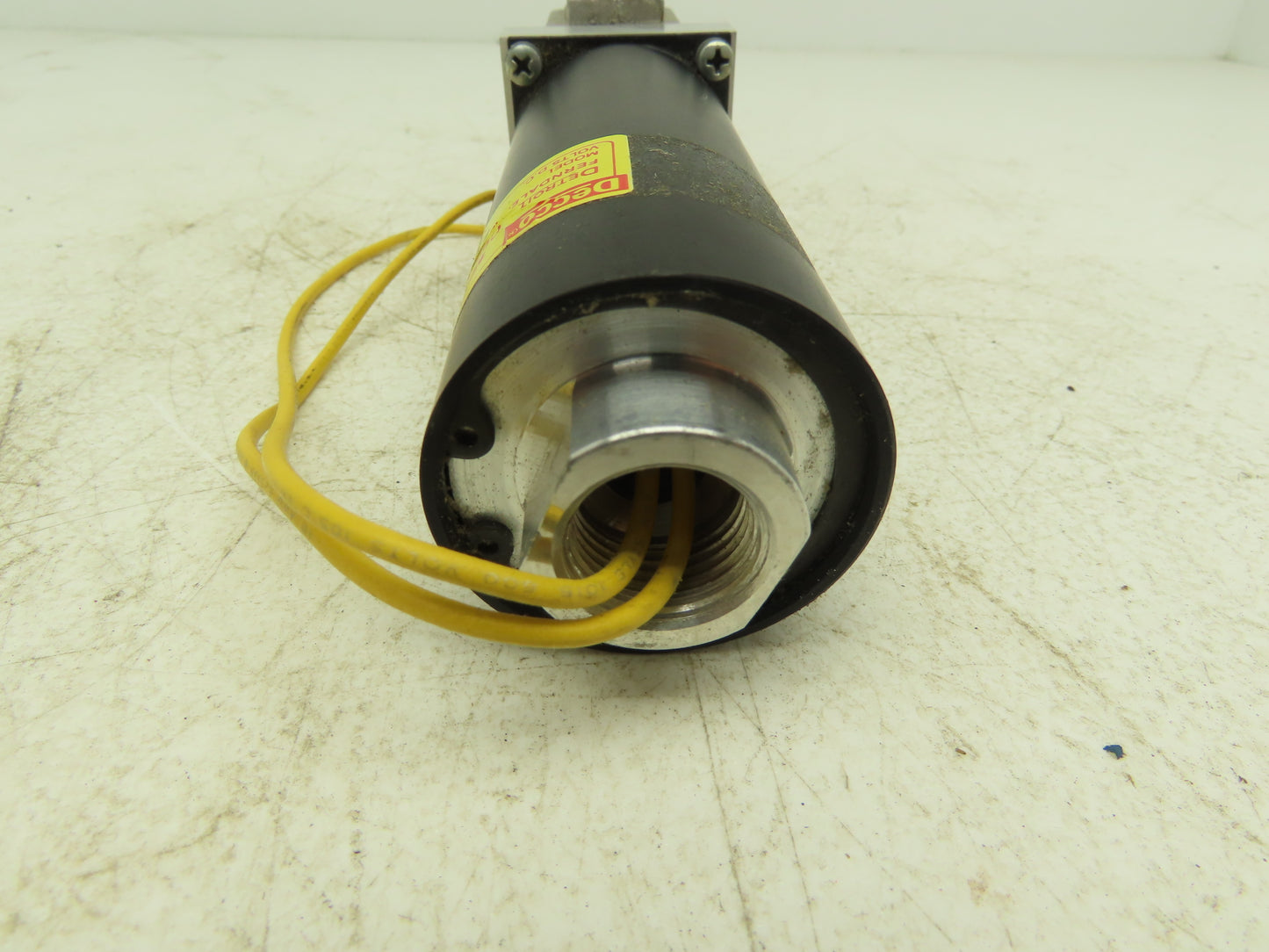 Parker C13717DC Solenoid Operated Pneumatic Air Valve 150PSIG 28VDC 3/8" NPT