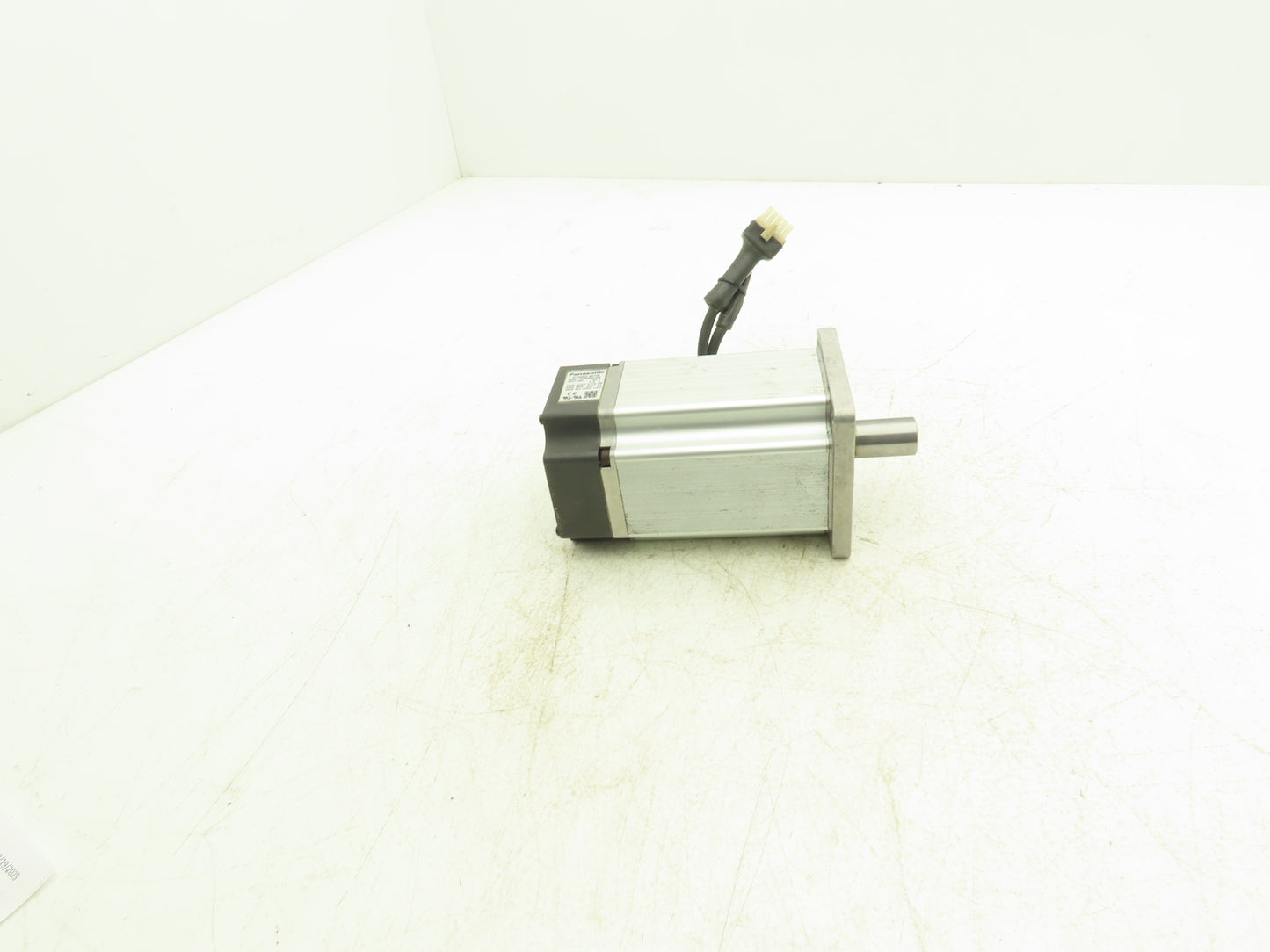 Panasonic MUMS082A1A0S Servo Motor 126V 4.3A 0.75kW 3Ph 3000RPM 200Hz 19mm Shaft