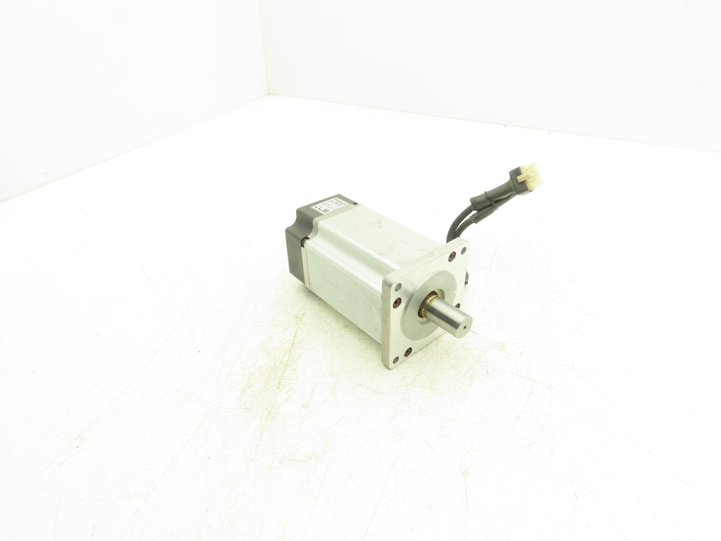 Panasonic MUMS082A1A0S Servo Motor 126V 4.3A 0.75kW 3Ph 3000RPM 200Hz 19mm Shaft