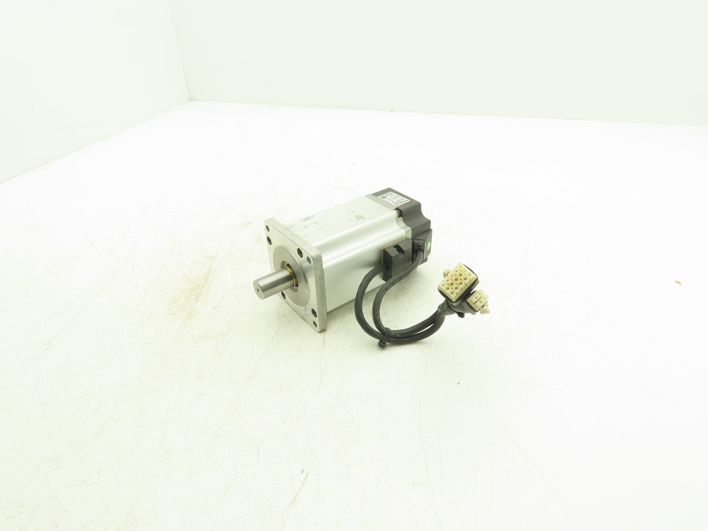Panasonic MUMS082A1A0S Servo Motor 126V 4.3A 0.75kW 3Ph 3000RPM 200Hz 19mm Shaft