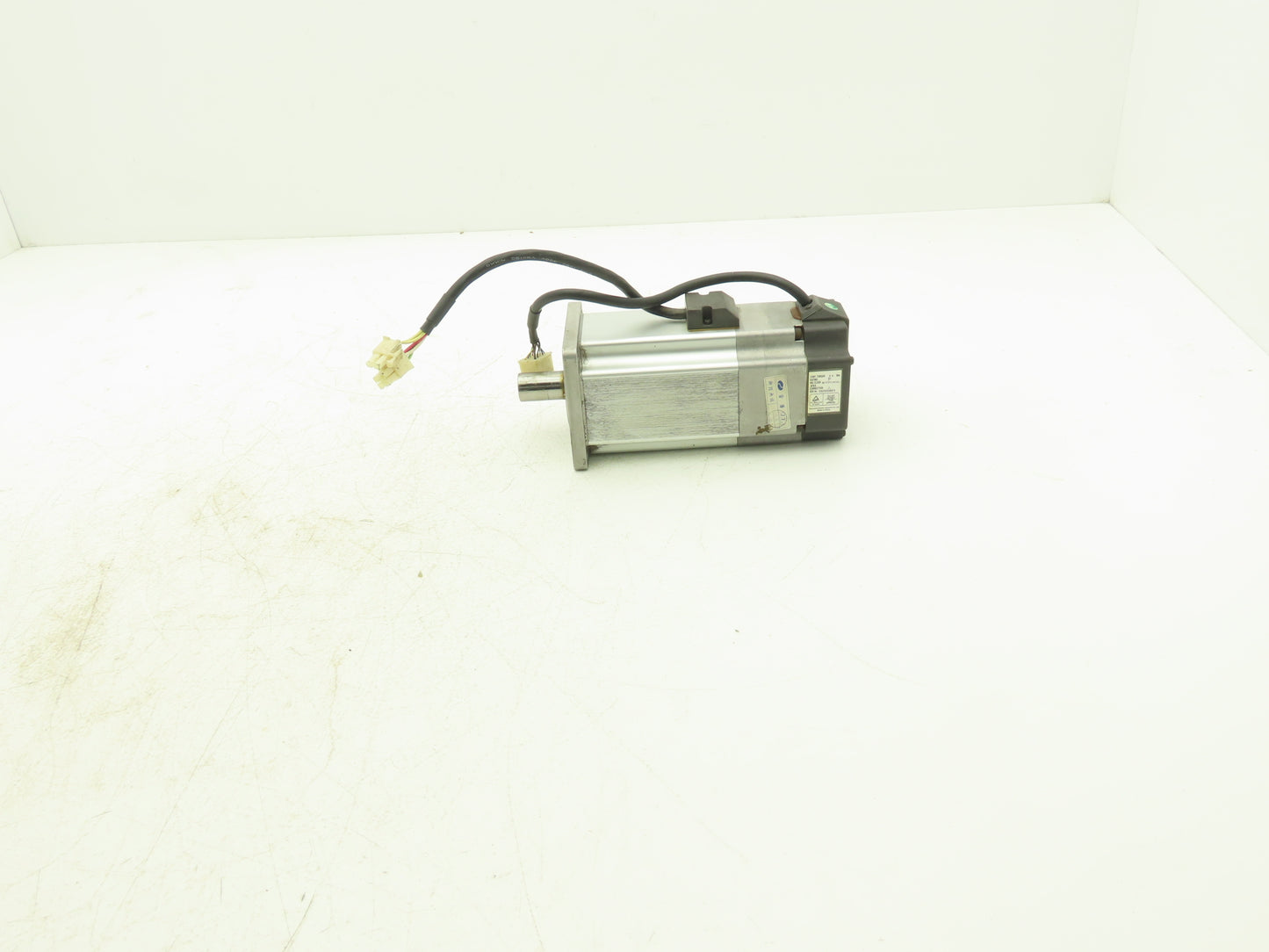 Panasonic MUMS082A1B0S Servo Motor 126V 4.3A 0.75kW 3Ph 3000RPM 200Hz 19mm Shaft