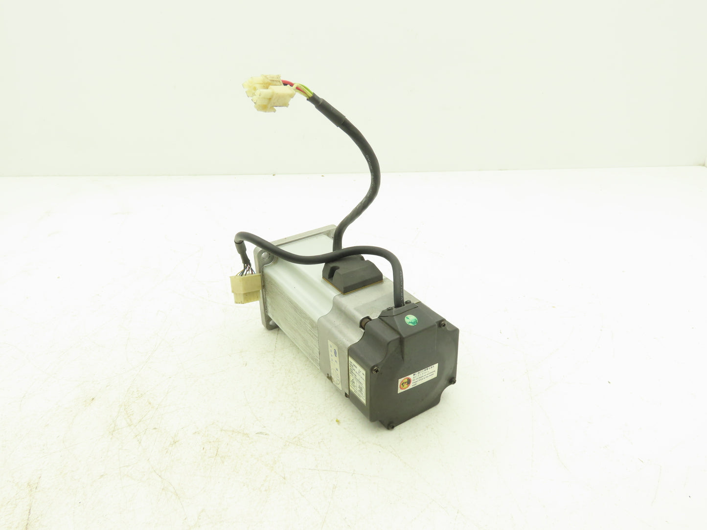 Panasonic MUMS082A1B0S Servo Motor 126V 4.3A 0.75kW 3Ph 3000RPM 200Hz 19mm Shaft