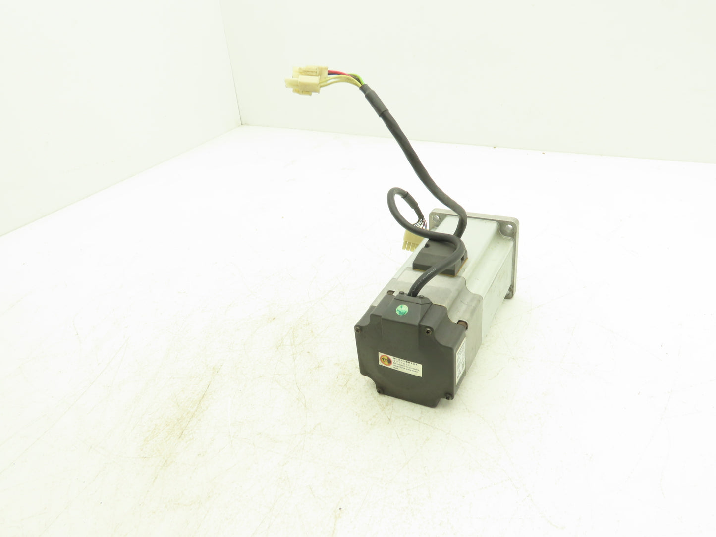 Panasonic MUMS082A1B0S Servo Motor 126V 4.3A 0.75kW 3Ph 3000RPM 200Hz 19mm Shaft