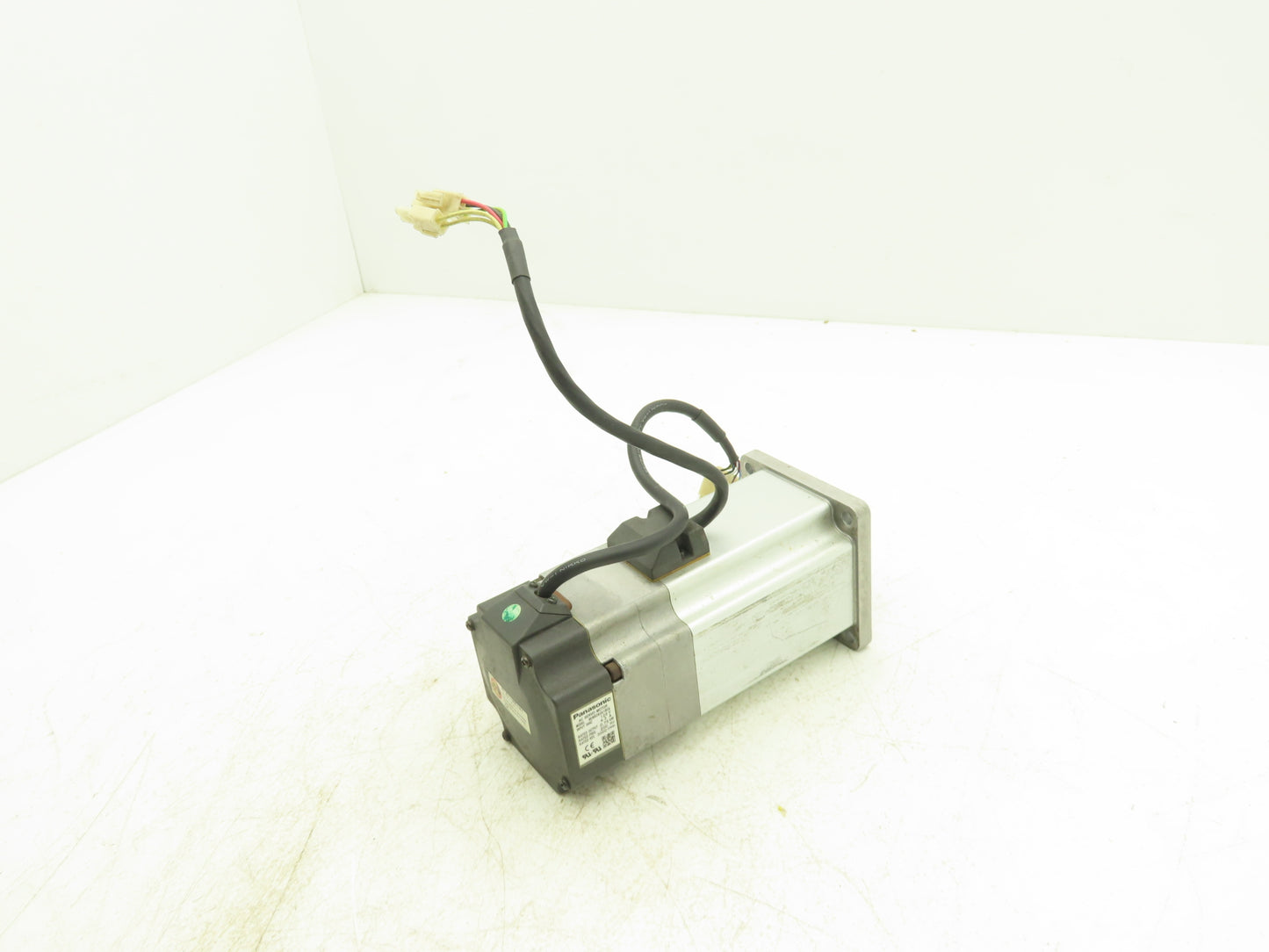 Panasonic MUMS082A1B0S Servo Motor 126V 4.3A 0.75kW 3Ph 3000RPM 200Hz 19mm Shaft