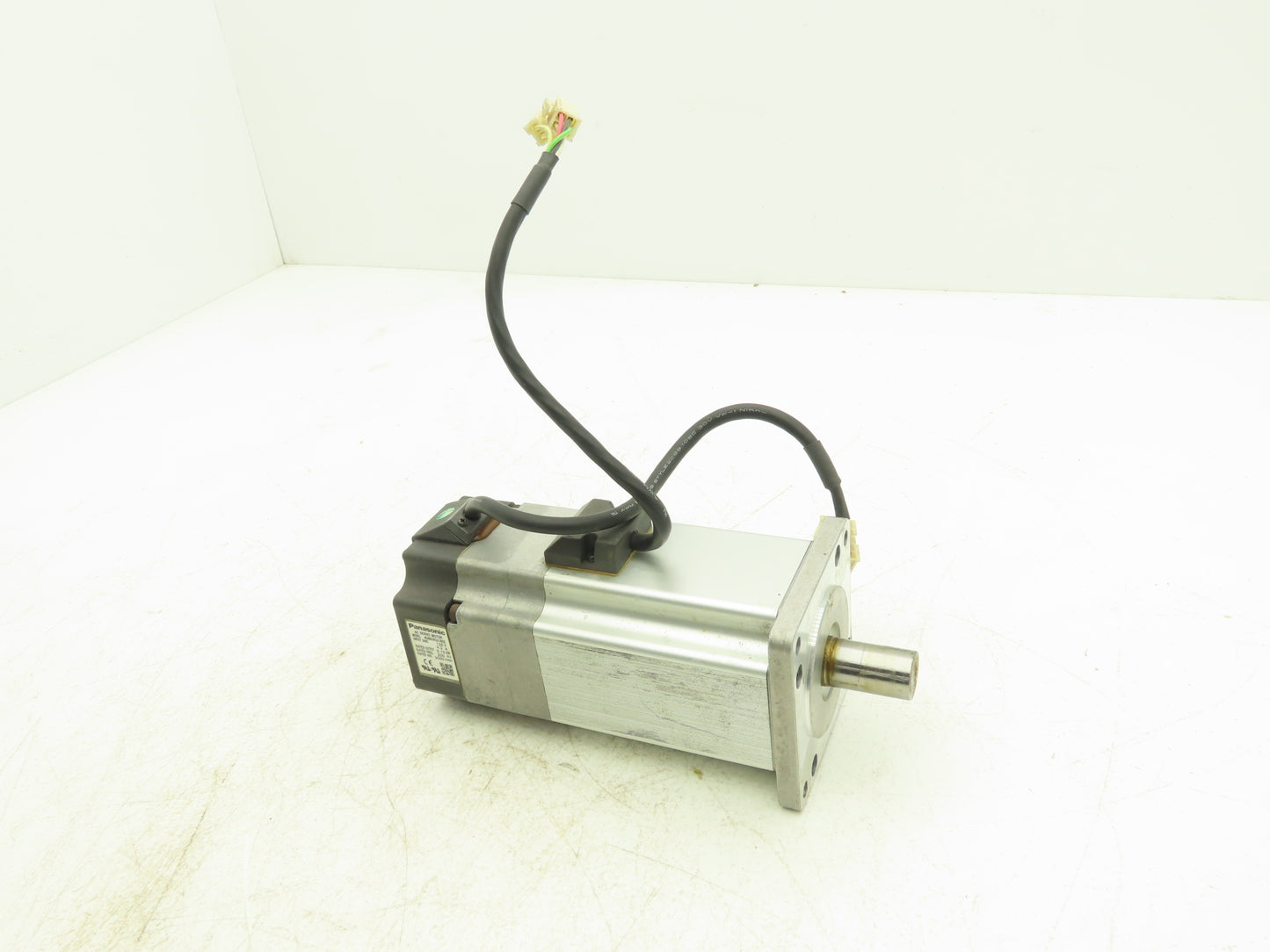 Panasonic MUMS082A1B0S Servo Motor 126V 4.3A 0.75kW 3Ph 3000RPM 200Hz 19mm Shaft