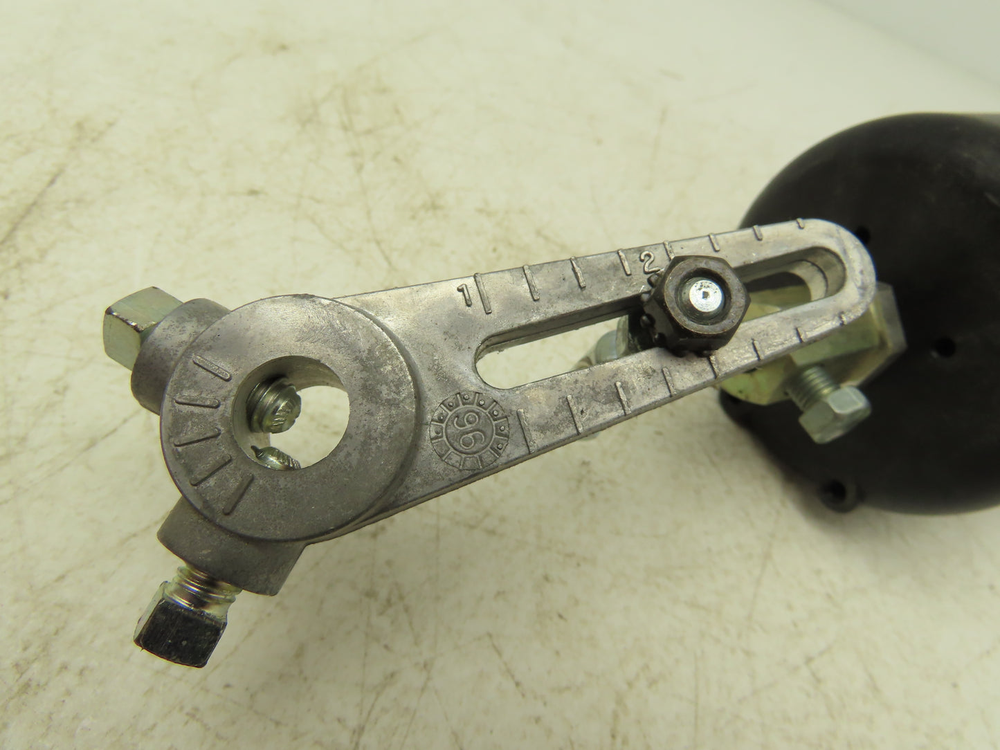 Johnson Controls D-4073-3 Damper Actuator 5-10PSIG Spring Universal Mount
