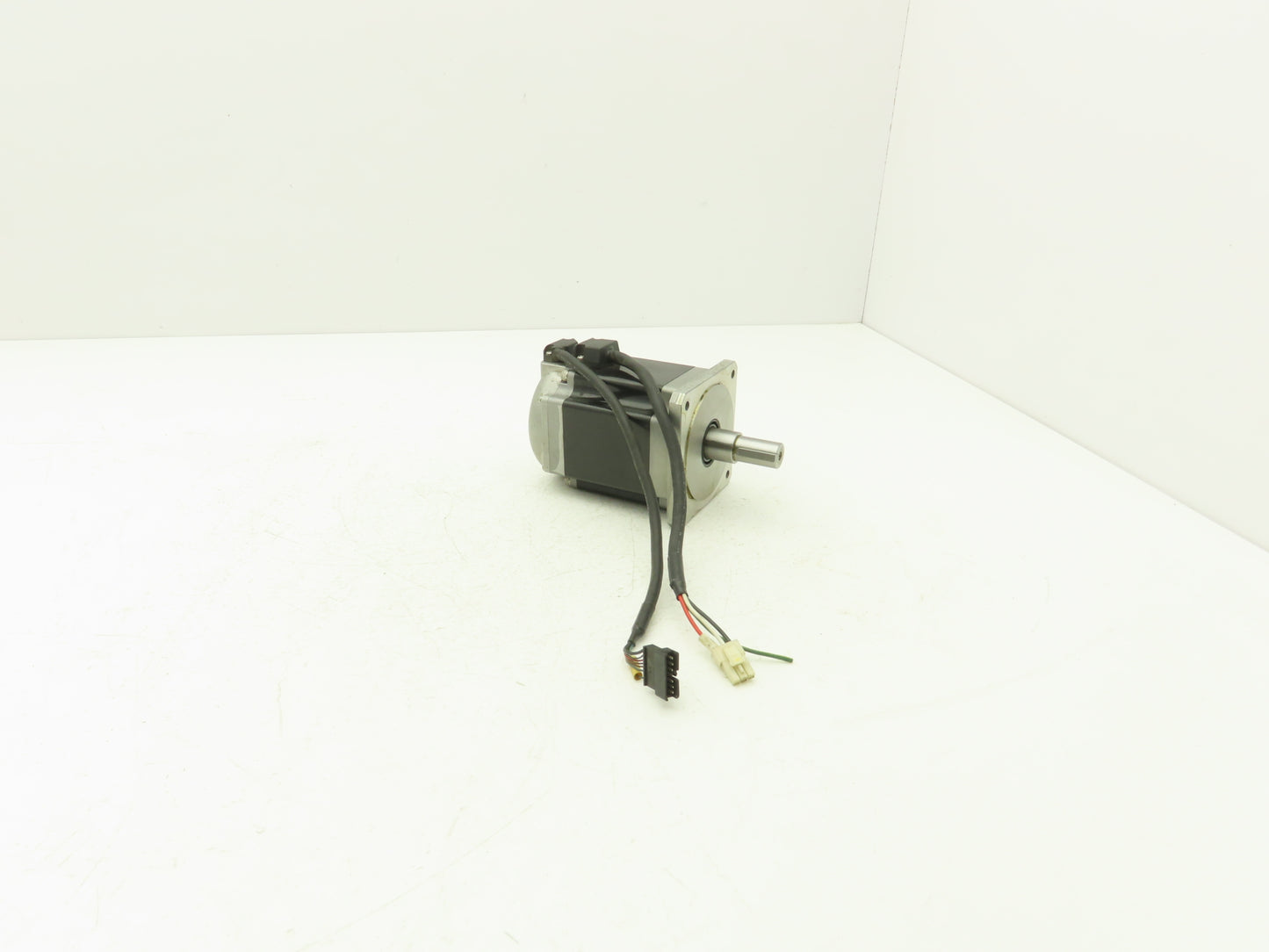 Tamagawa Seiko 4614N3325E208 AC Servo Motor  W Encoder 16mm Shaft
