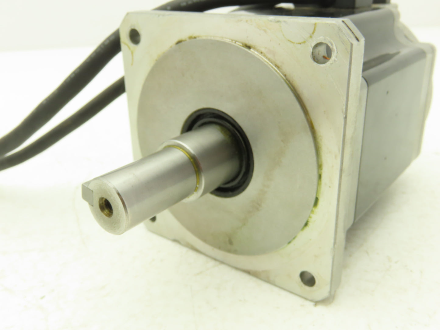 Tamagawa Seiko 4614N3325E208 AC Servo Motor  W Encoder 16mm Shaft