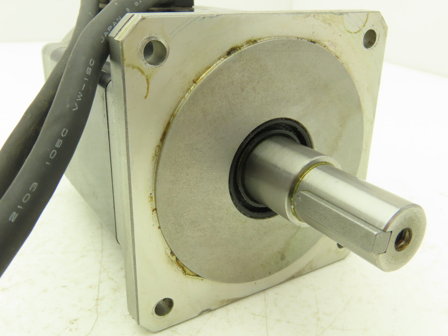 Tamagawa Seiko 4614N3325E208 AC Servo Motor  W Encoder 16mm Shaft
