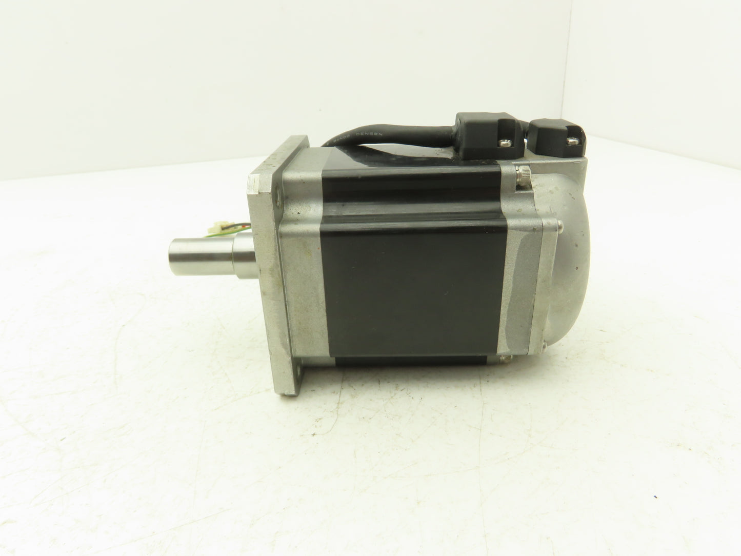 Tamagawa Seiko 4614N3325E208 AC Servo Motor  W Encoder 16mm Shaft