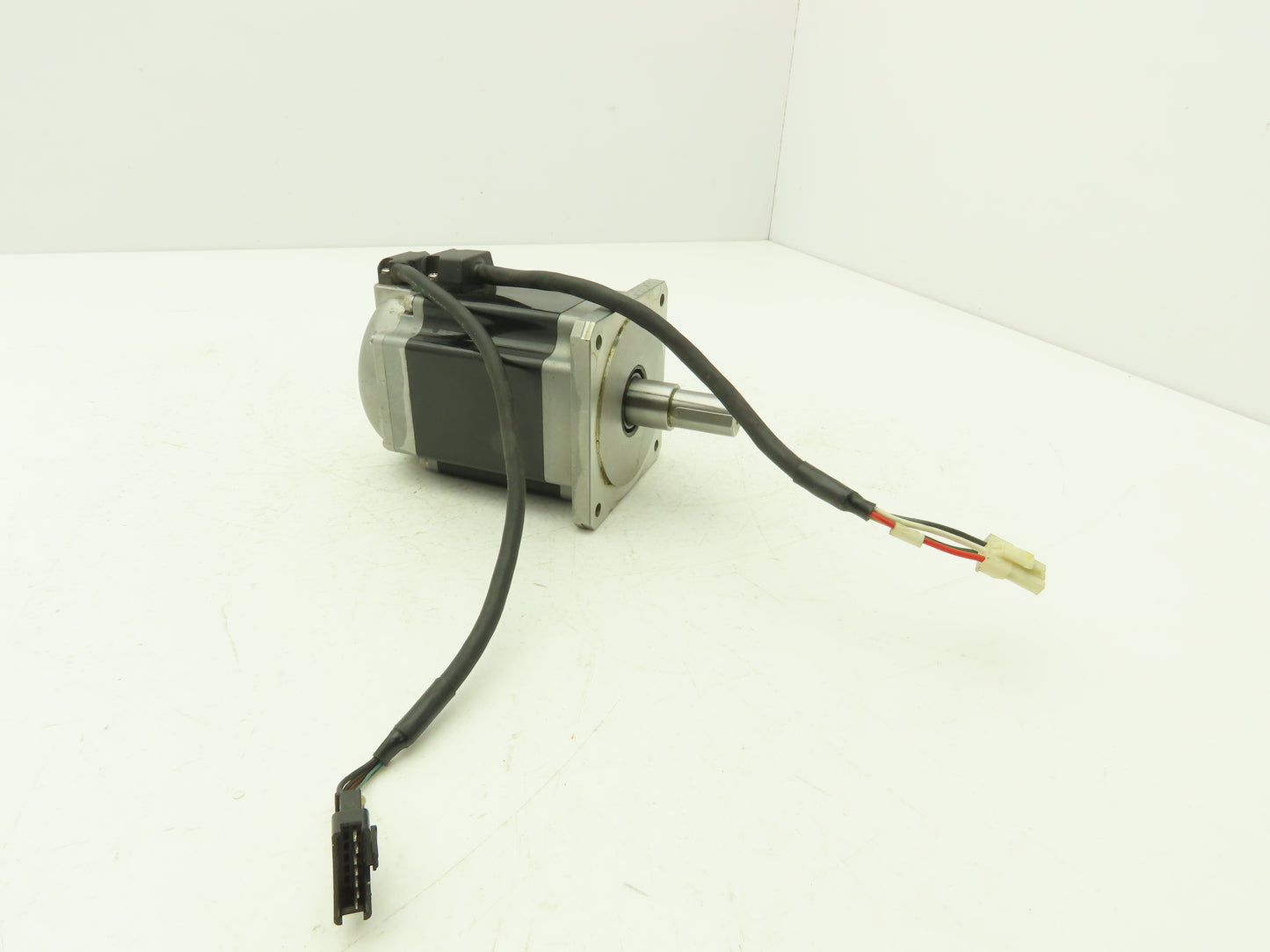 Tamagawa Seiko 4614N3325E208 AC Servo Motor  W Encoder 16mm Shaft