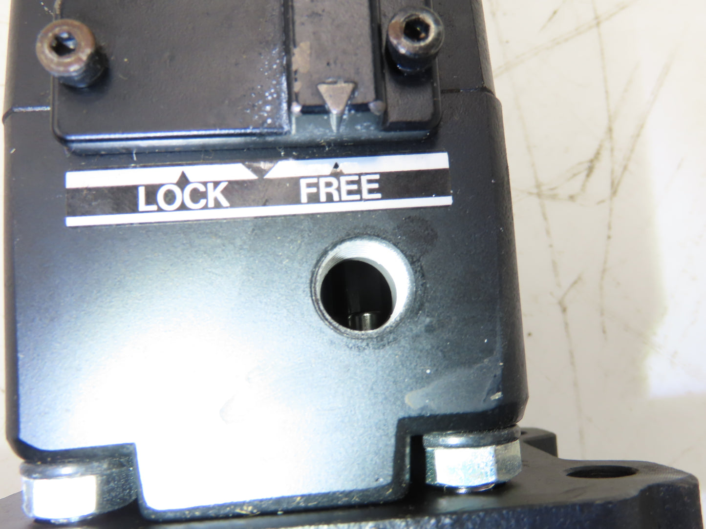 SMC CLAFN50-1000-E Pneumatic Air Cylinder 63mm Bore 1000mm Stroke Locking Rod