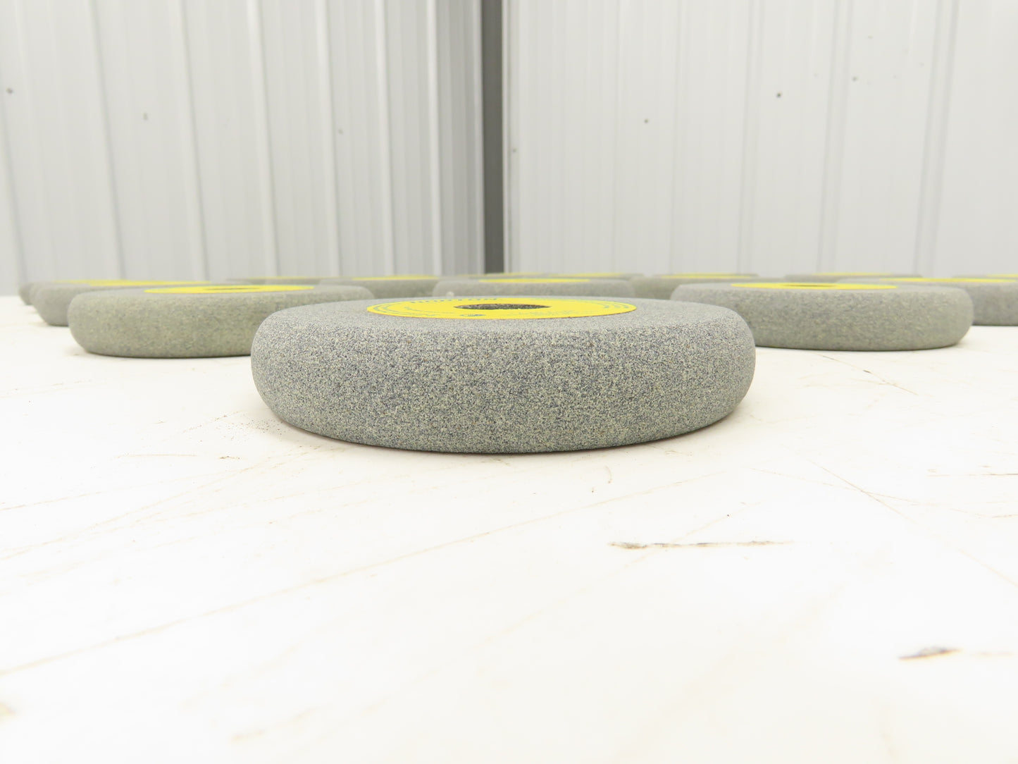 Norton 53A90-K7VBE Rounded Grinding Wheel 5" Dia x 7/8"W x 1" Arbor  Lot of 20