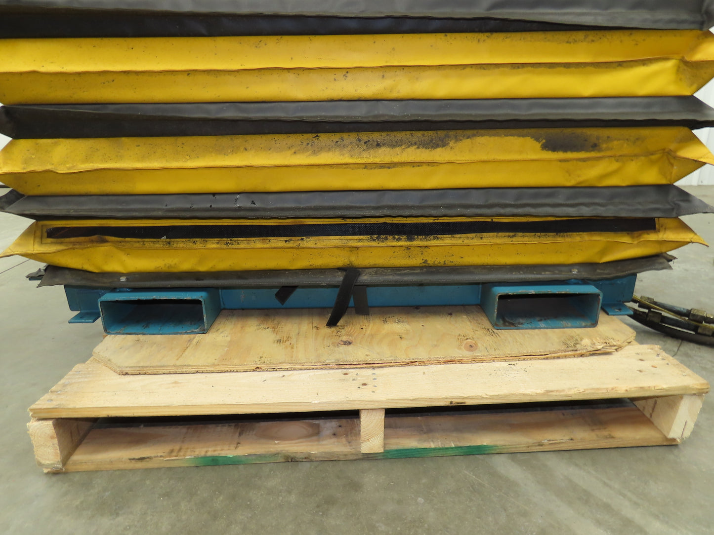 Advance Hydraulic Scissor Lift and Tilt Table 3500lb 48x48" 45° 36" Travel 120V