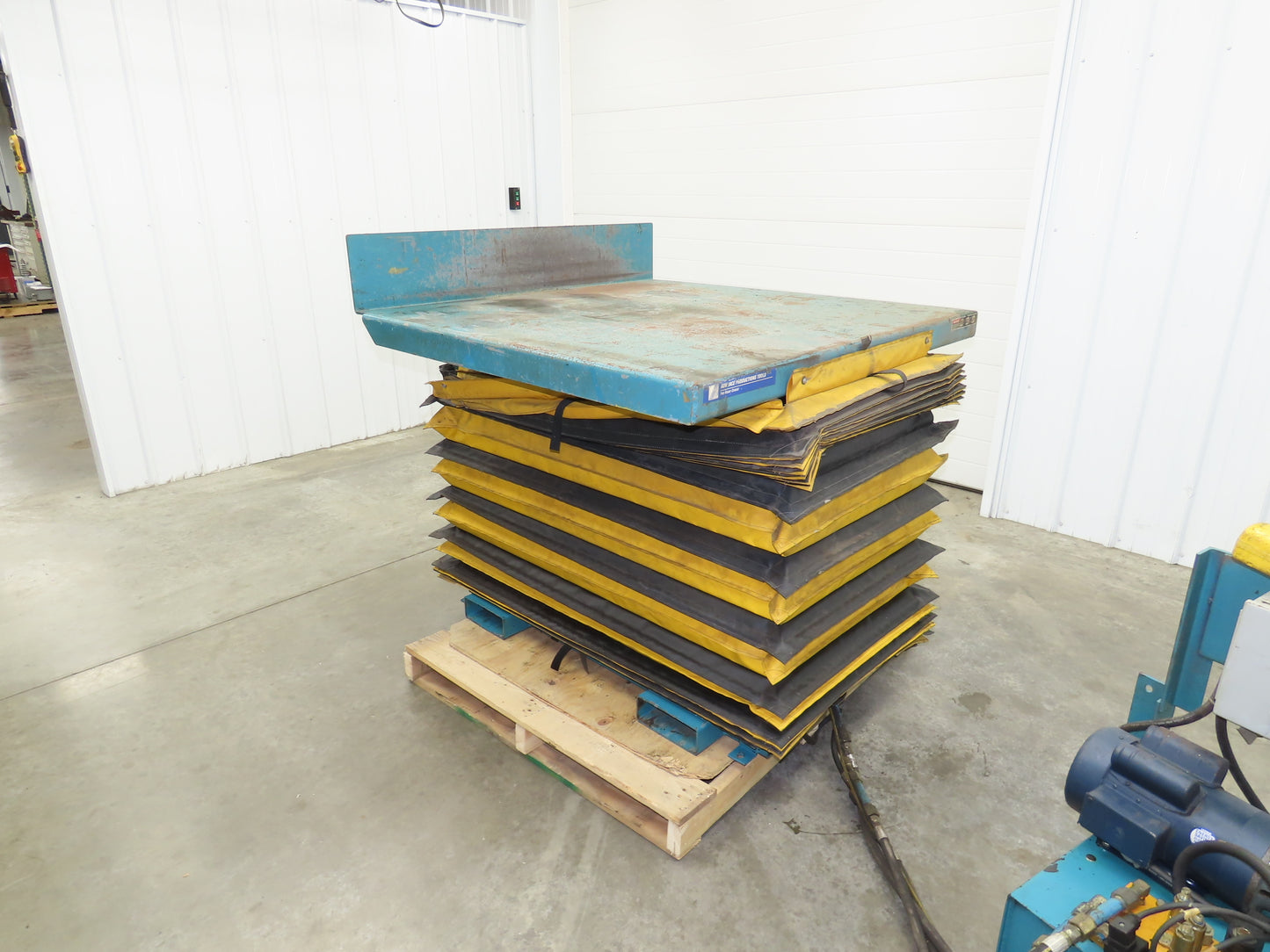 Advance Hydraulic Scissor Lift and Tilt Table 3500lb 48x48" 45° 36" Travel 120V