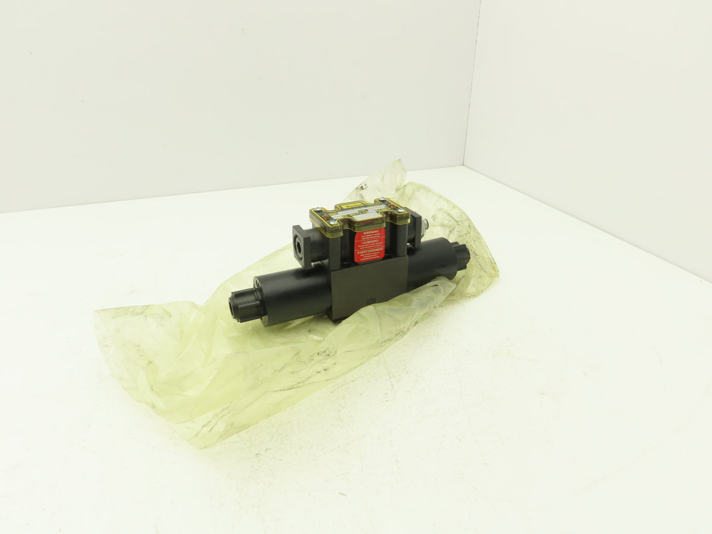 Parker D1VW004CNJCLM5682XB027 Hydraulic Directional Control Solenoid Valve 24VDC
