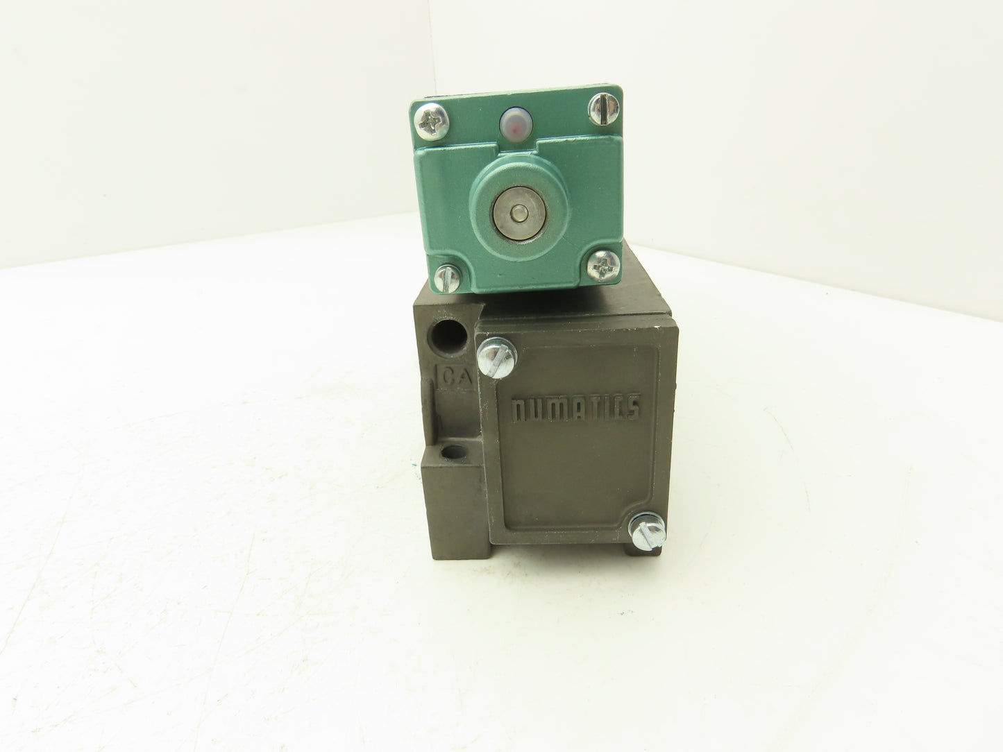 Numatics 152SS700M000061 Pneumatic Double Solenoid Valve 24VDC 150 PSI MK15