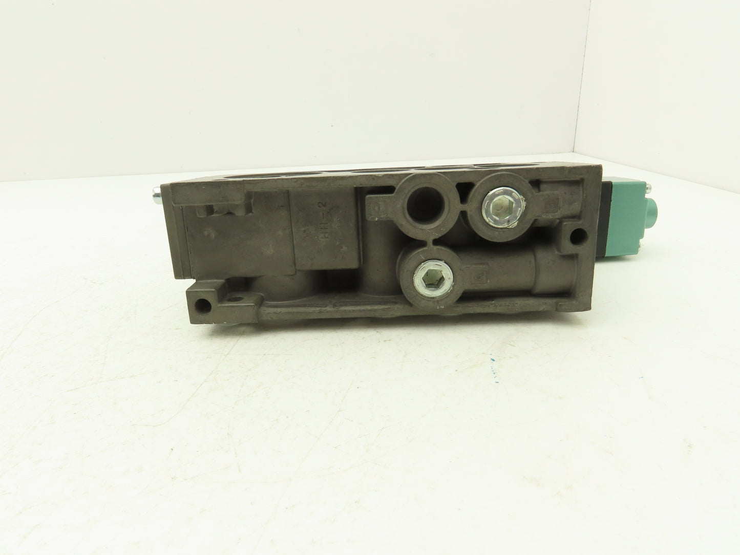 Numatics 152SS700M000061 Pneumatic Double Solenoid Valve 24VDC 150 PSI MK15