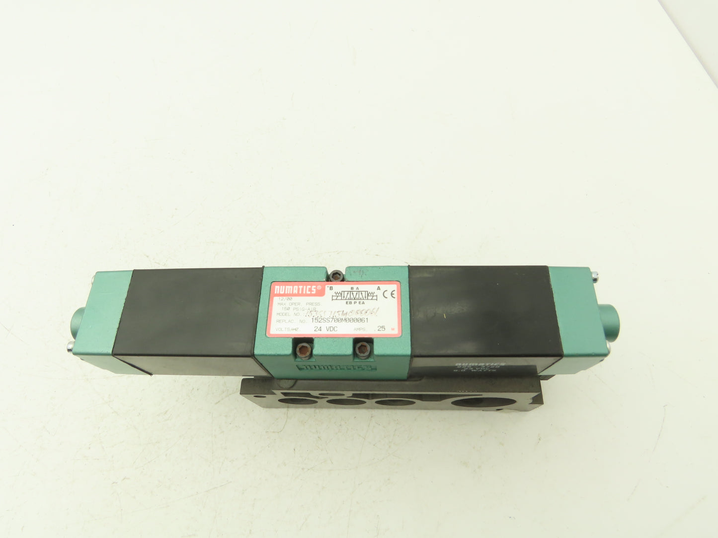 Numatics 152SS700M000061 Pneumatic Double Solenoid Valve 24VDC 150 PSI MK15