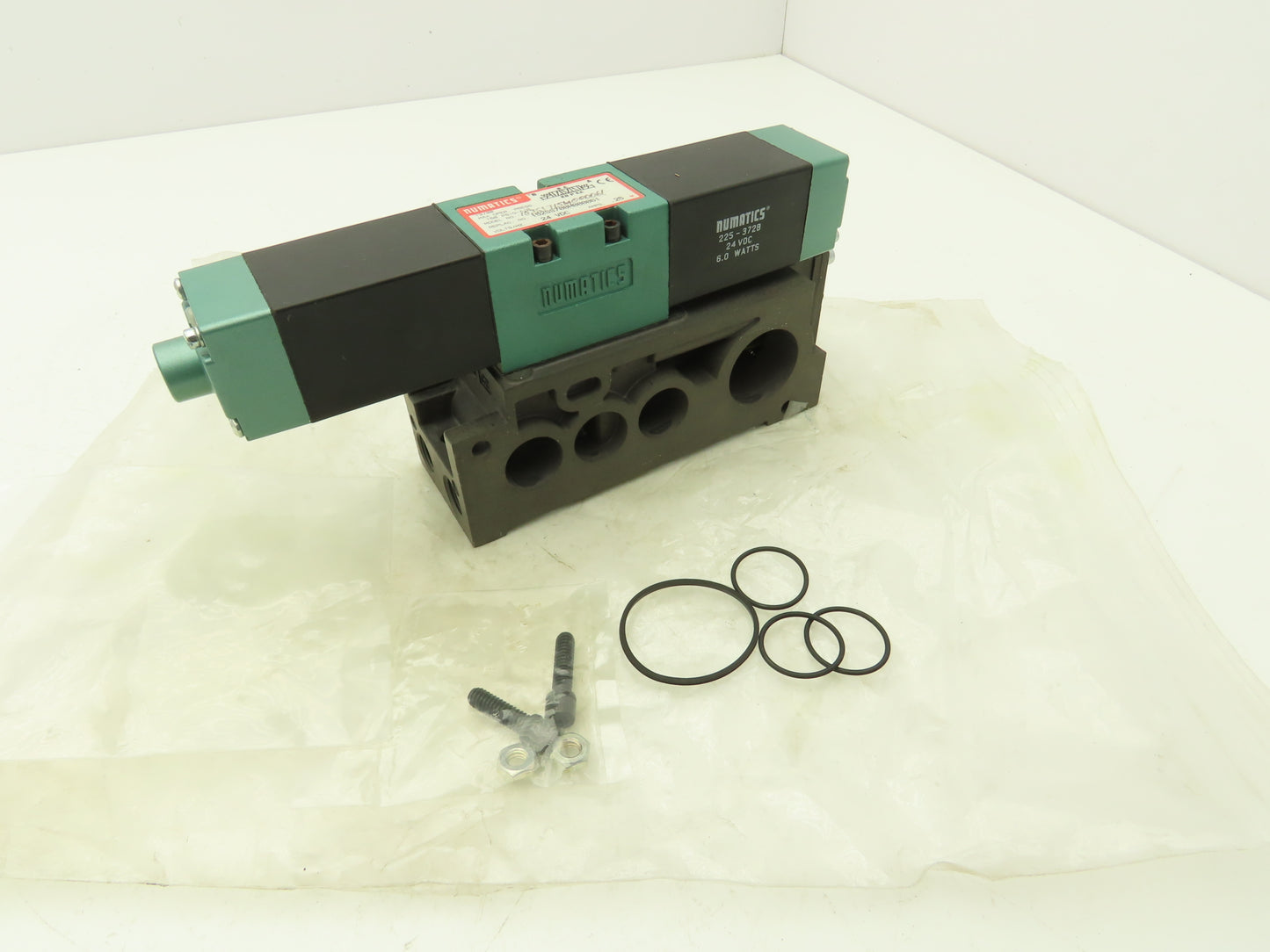 Numatics 152SS700M000061 Pneumatic Double Solenoid Valve 24VDC 150 PSI MK15