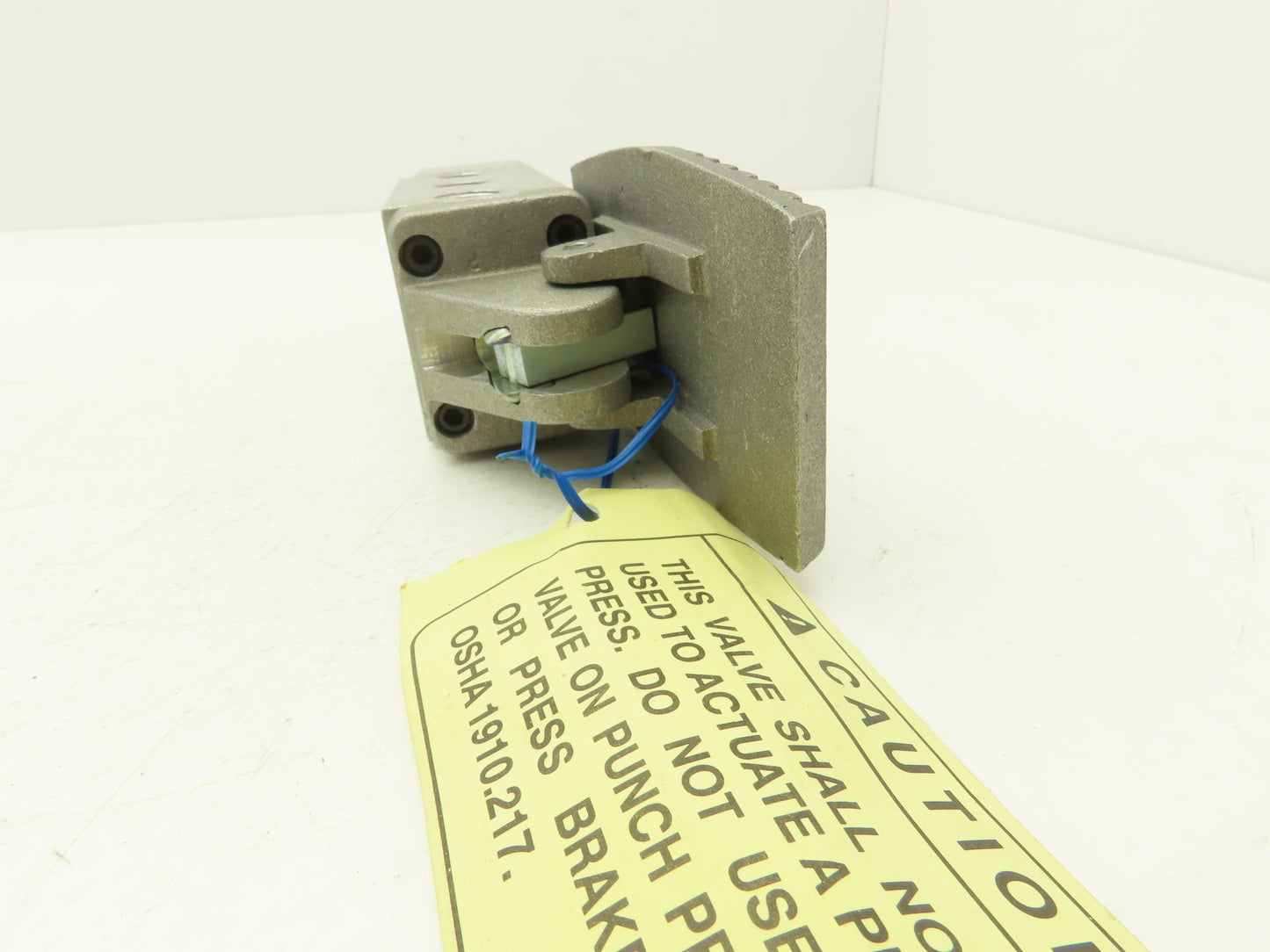 Parker  531932000 Pneumatic Foot Valve Treadle 200 PSIG 5/2 Ports 3/8" & 1/8"NPT
