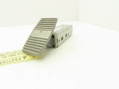 Parker  531932000 Pneumatic Foot Valve Treadle 200 PSIG 5/2 Ports 3/8" & 1/8"NPT