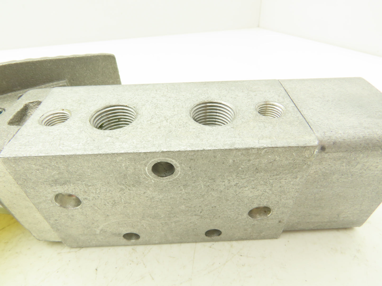Parker  531932000 Pneumatic Foot Valve Treadle 200 PSIG 5/2 Ports 3/8" & 1/8"NPT