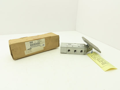 Parker  531932000 Pneumatic Foot Valve Treadle 200 PSIG 5/2 Ports 3/8" & 1/8"NPT