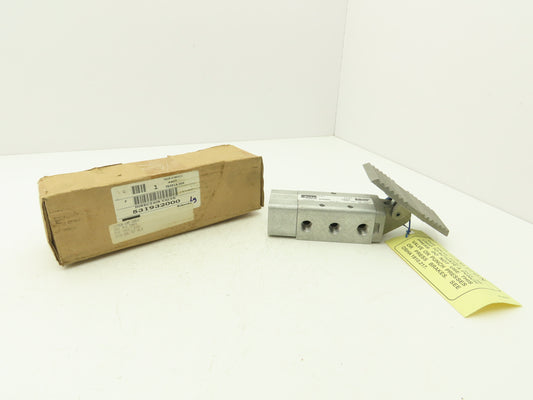 Parker  531932000 Pneumatic Foot Valve Treadle 200 PSIG 5/2 Ports 3/8" & 1/8"NPT