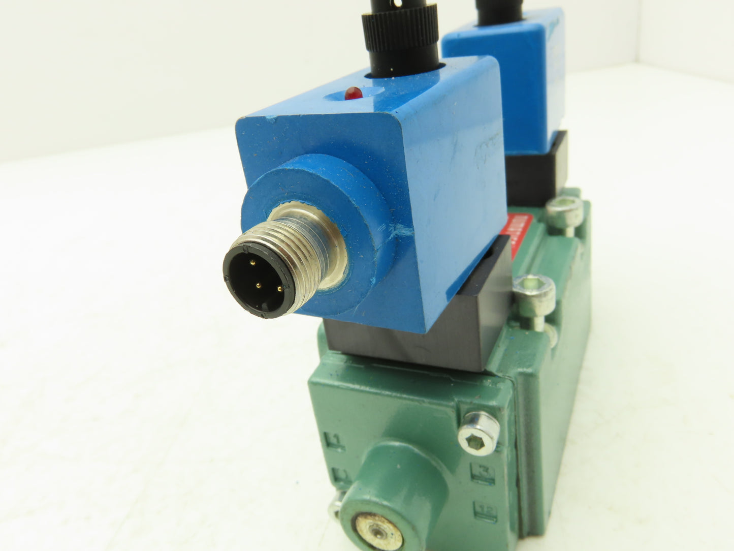 Numatics 122BB400R061D61 Pneumatic Directional Valve 5/2 Position 24VDC Coil