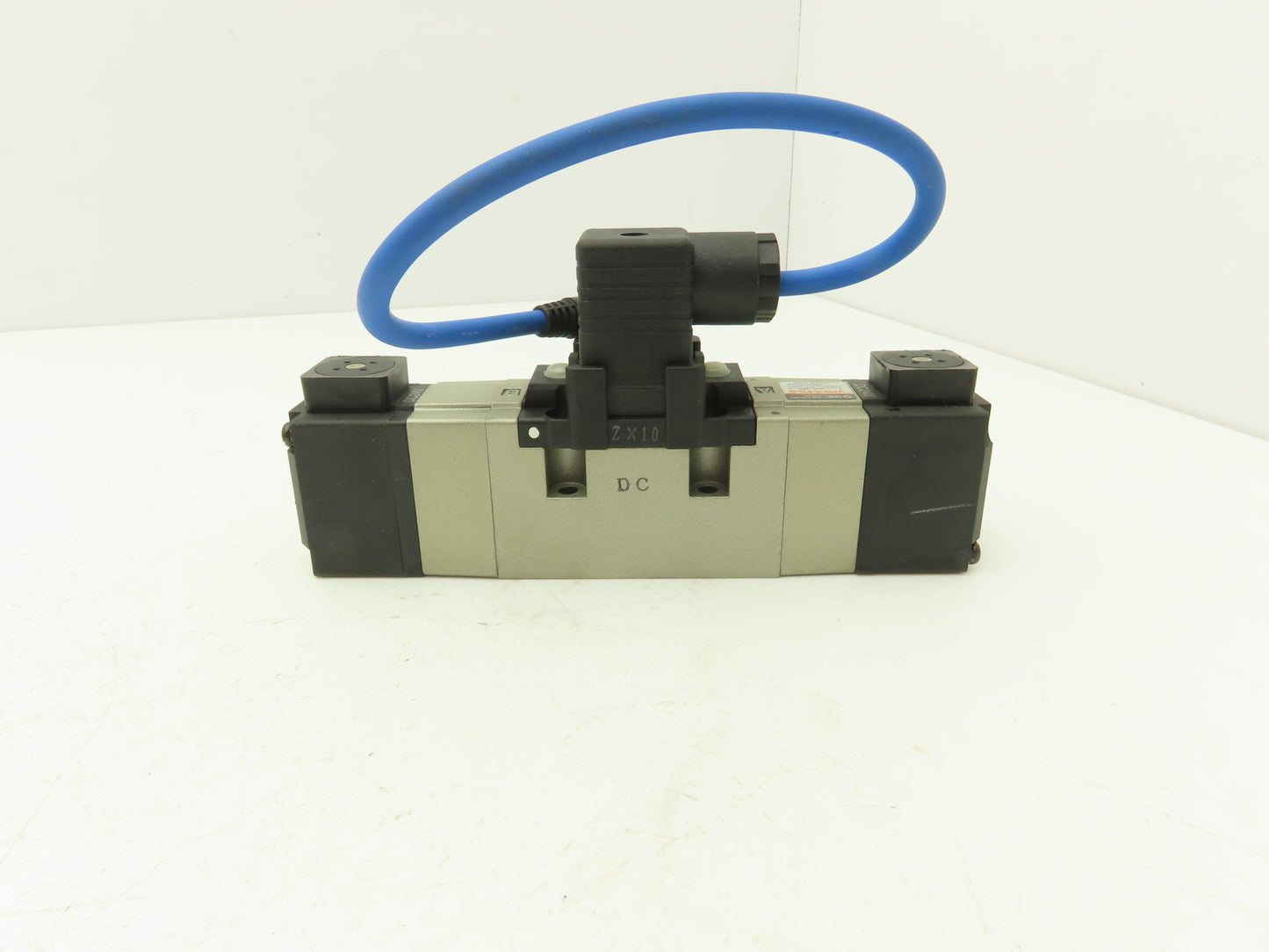 SMC VPN-6-FG-D Pneumatic Double Solenoid Valve 4/5 Port 24VDC