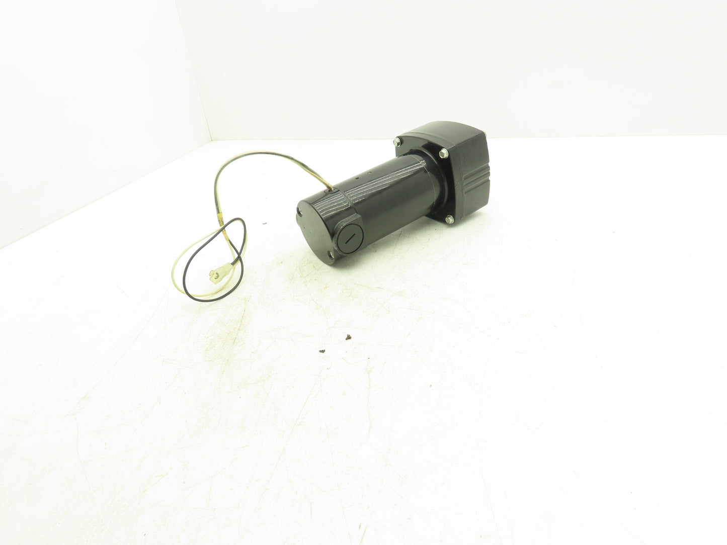 Bodine 32A5BEPM-E3 DC Gearmotor 1/9Hp 90VDC 25:1 Ratio 66 RPM Inline Parallel